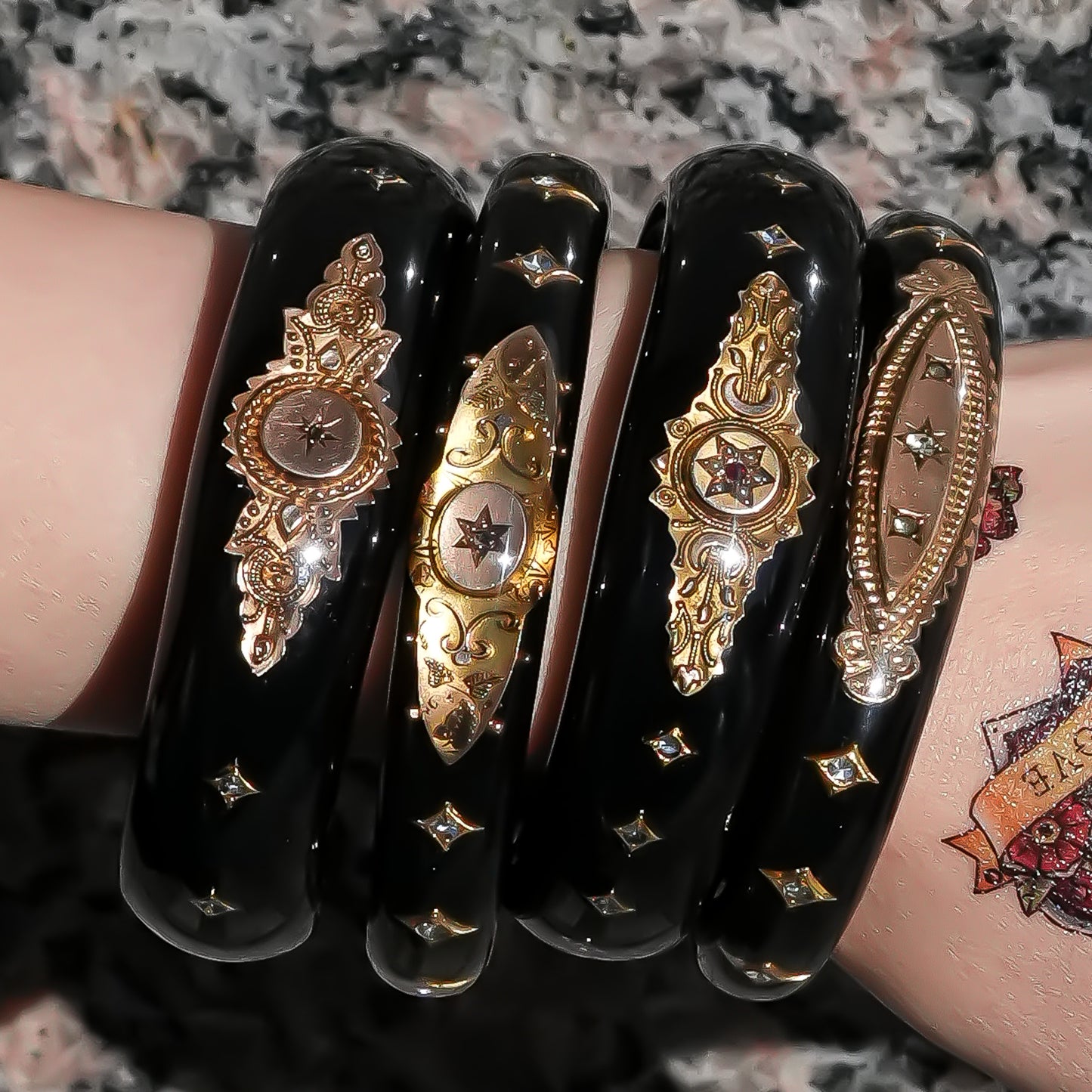 Wide Eternal Victorian Gold Relic Bracelet - Black / 18kgold