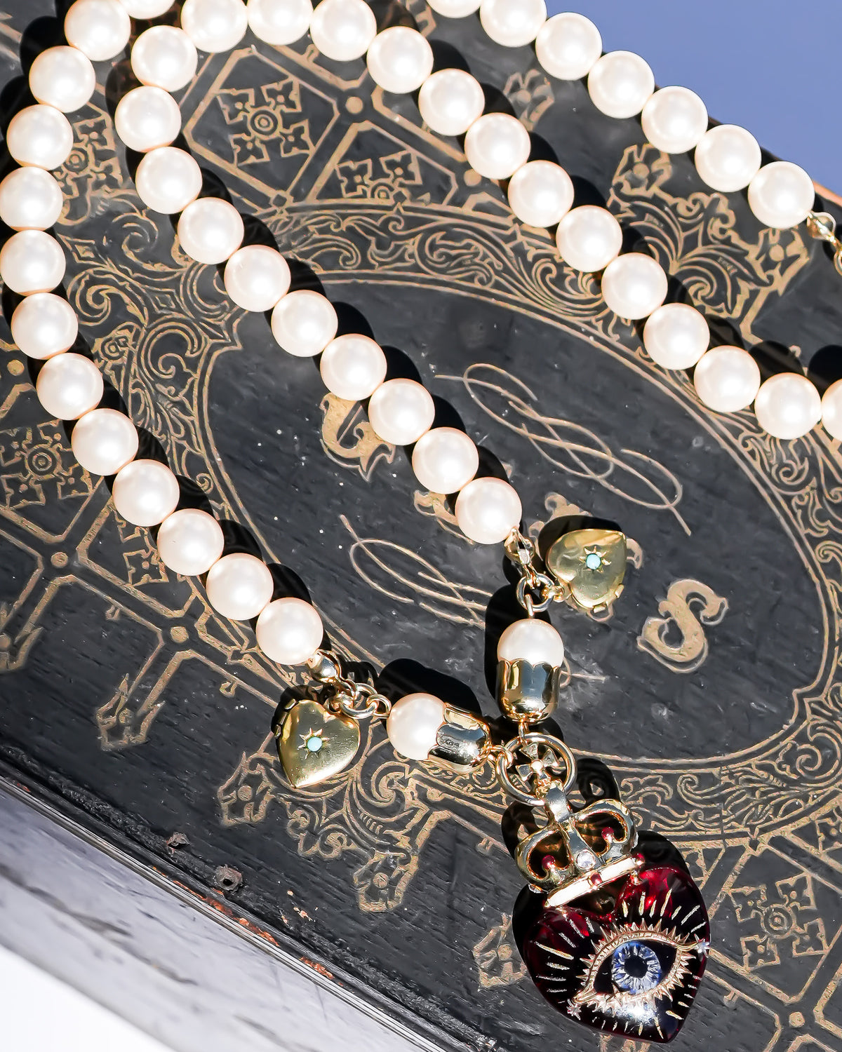 The Eye of Eternal Love Necklace - Red × Pearl