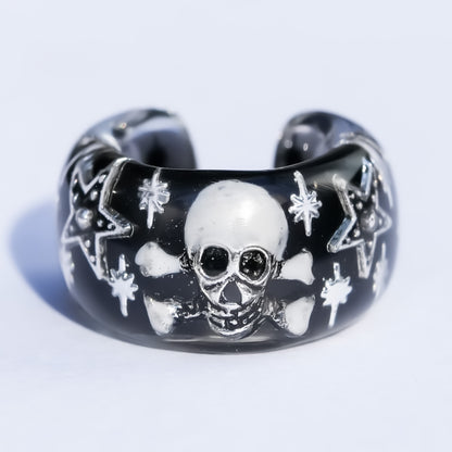 Memento mori skull Ear Cuff – black × Silver
