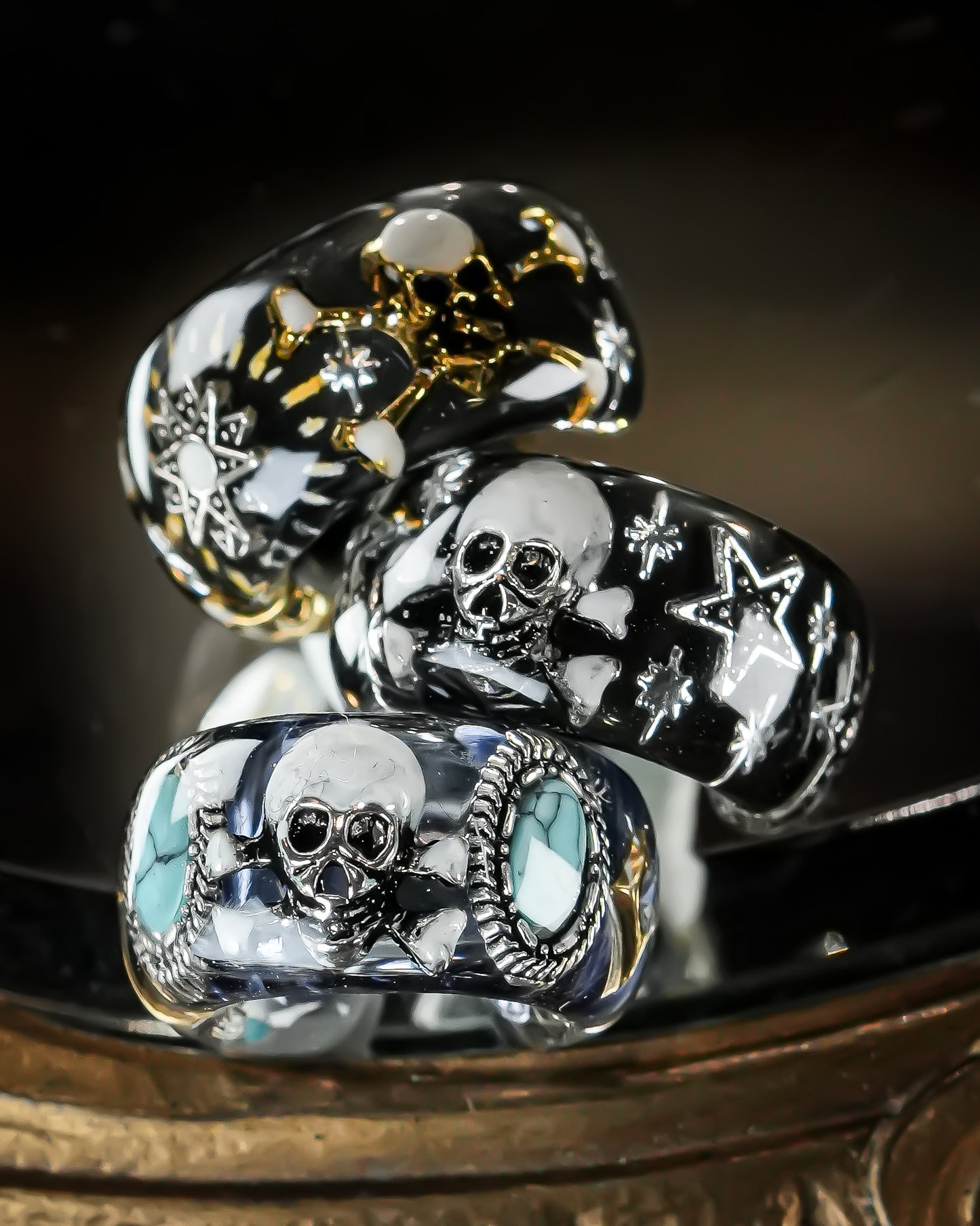 Memento mori skull Ear Cuff – black × Silver