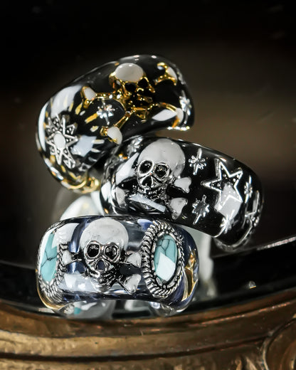 Memento mori skull Ear Cuff – black × Silver