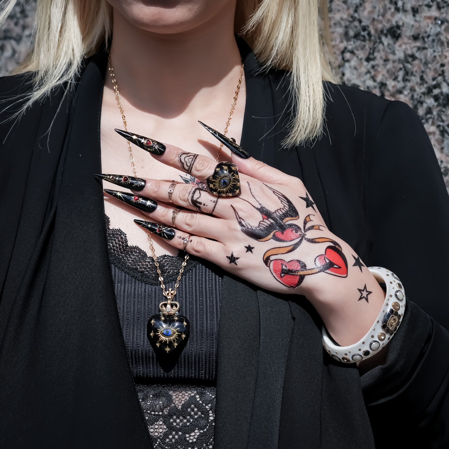 EYE BIG HEART NECKLACE / BLACK
