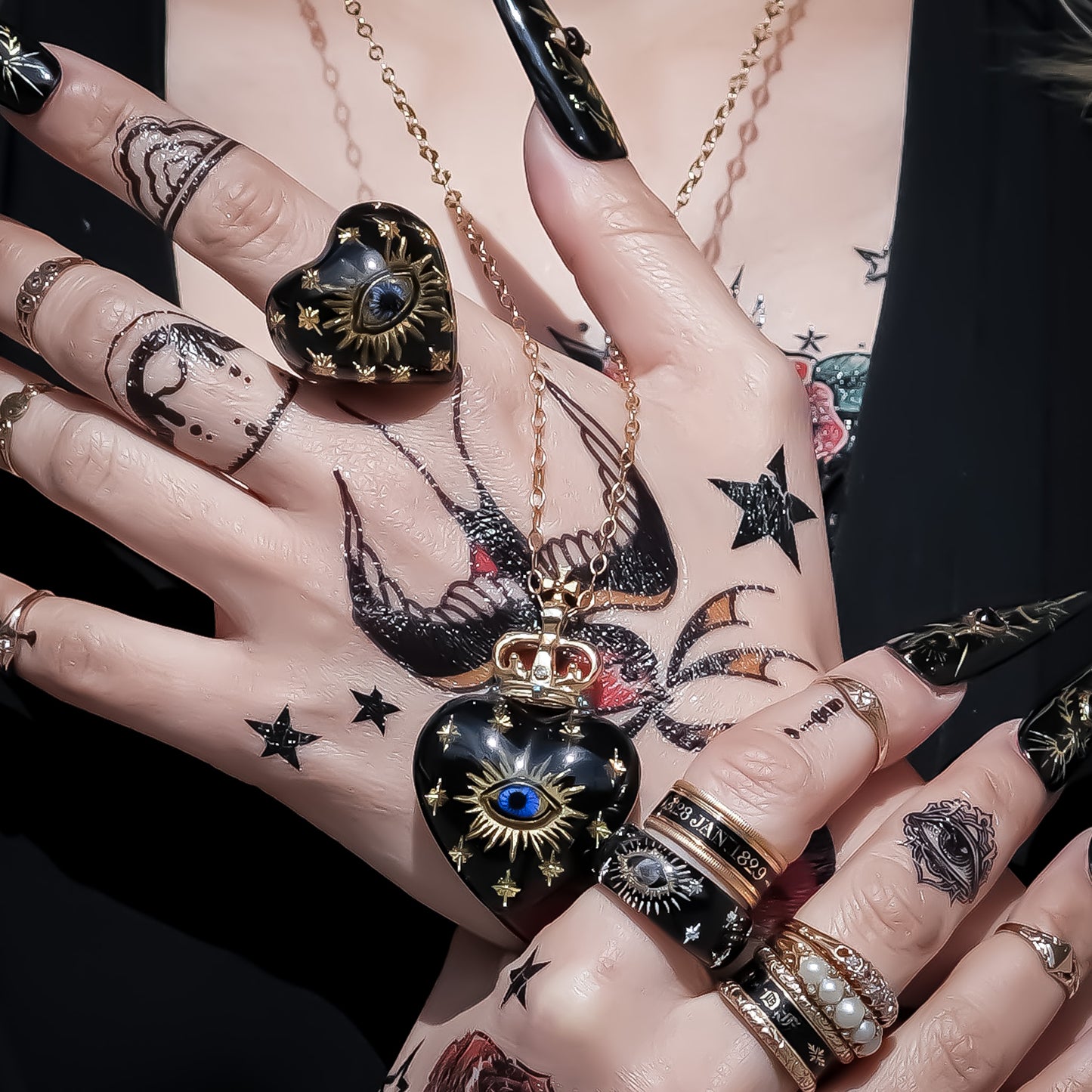 EYE BIG HEART NECKLACE / BLACK