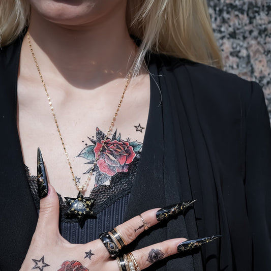 EYE NECKLACE / STAR / BLACK GOLD