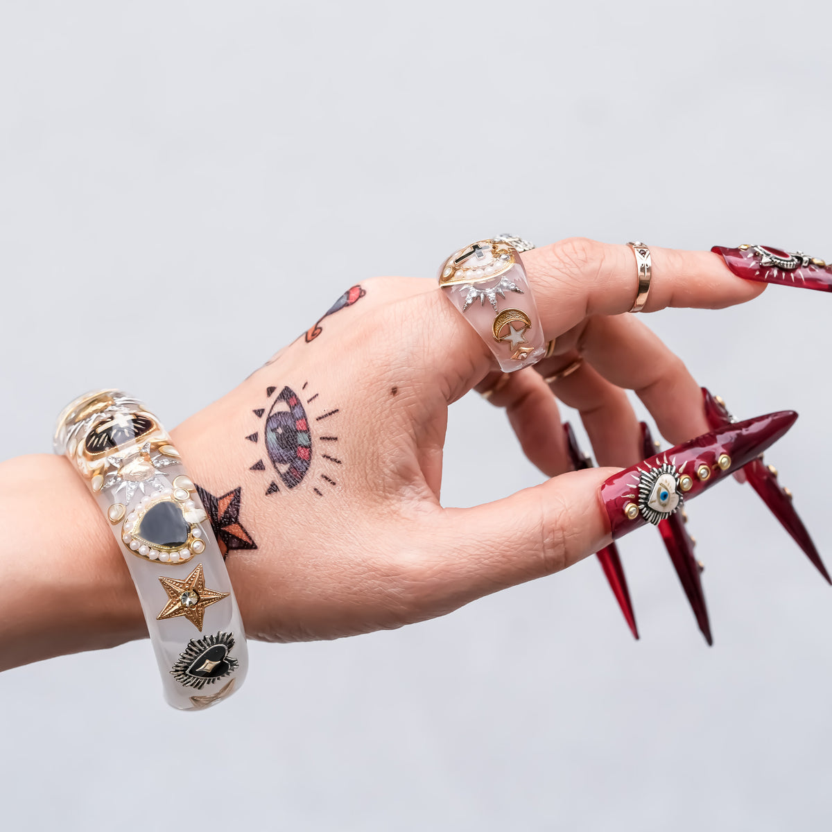 The Baroque Chapel Cross Bracelet - Smoky White × Black