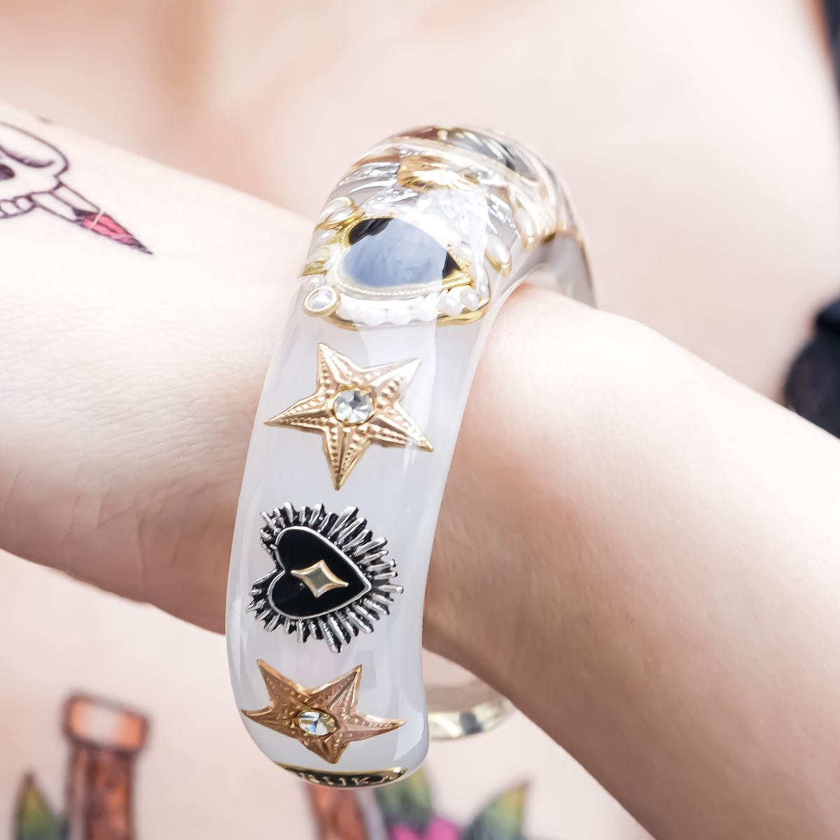 The Baroque Chapel Cross Bracelet - Smoky White × Black
