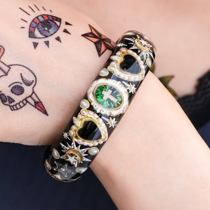The Baroque Chapel Cross Bracelet - Black × Emerald Green