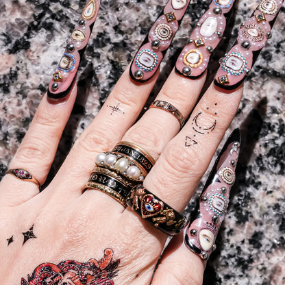 Angel Guarded Heart Eye Ring - black × red / ＃12 ＃13 ＃14