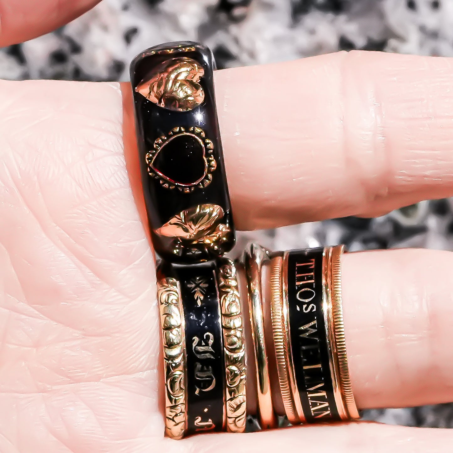 Angel Guarded Heart Eye Ring - black × red / ＃12 ＃13 ＃14