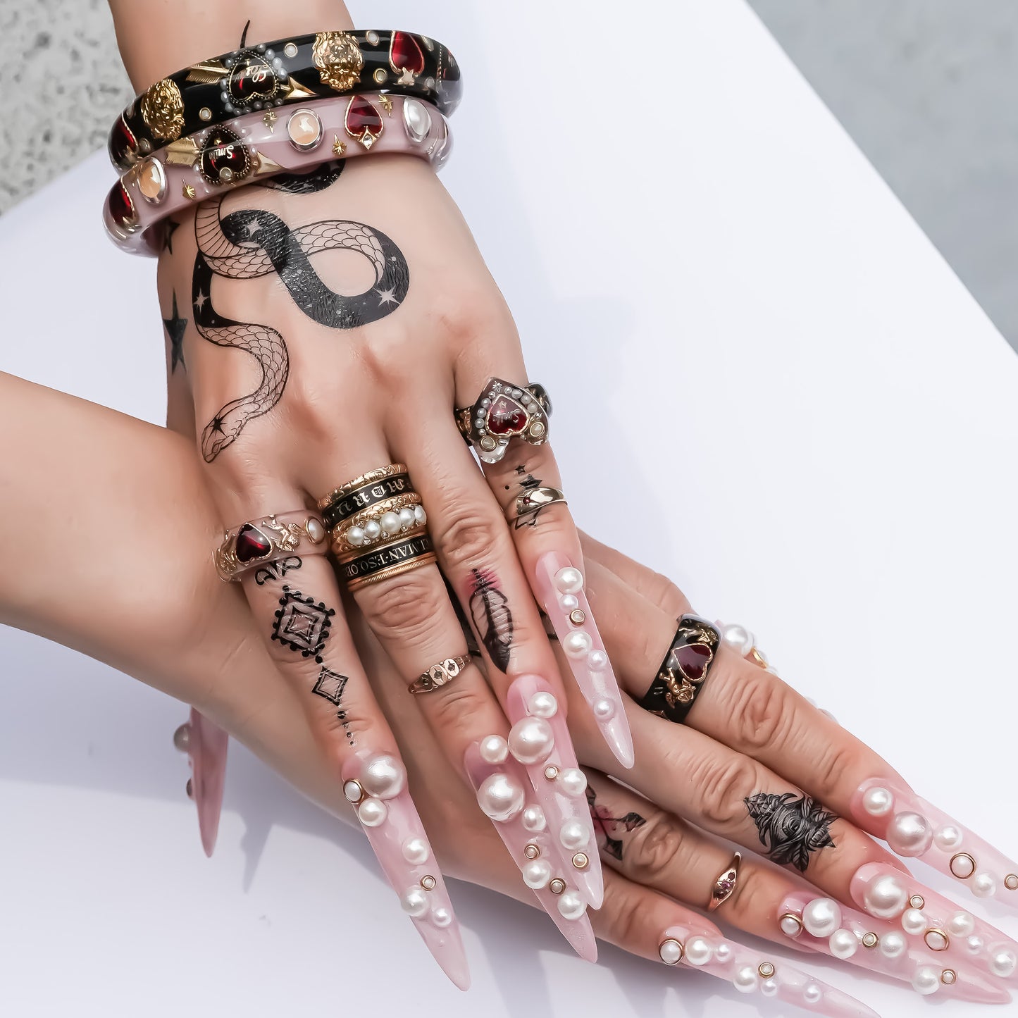 LOVE BRACELET / ARROW HEART / PEARL / SMOKY PINK