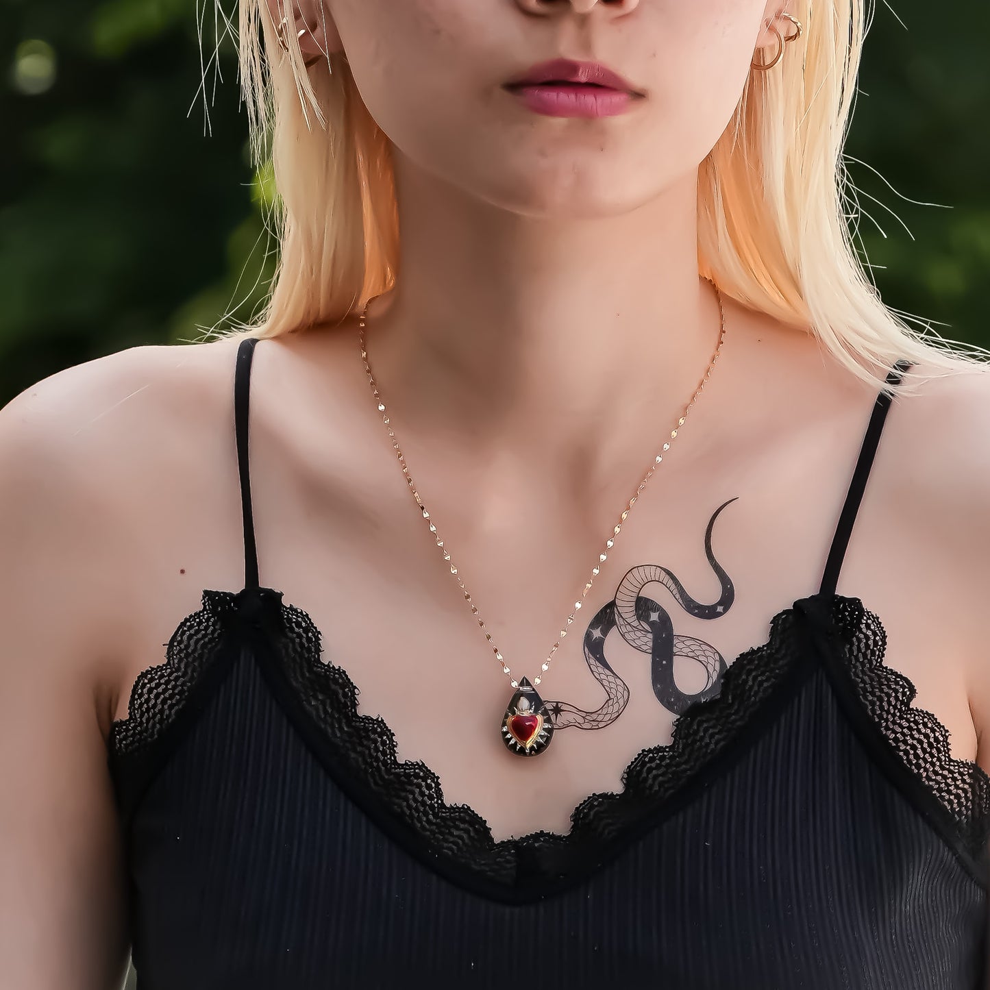 LOVE NECKLACE / DROP / CRYSTAL / BLACK