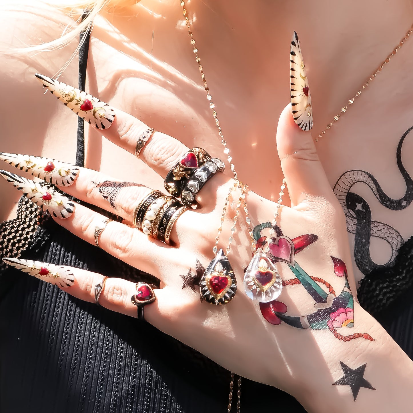 LOVE NECKLACE / DROP / CRYSTAL / BLACK