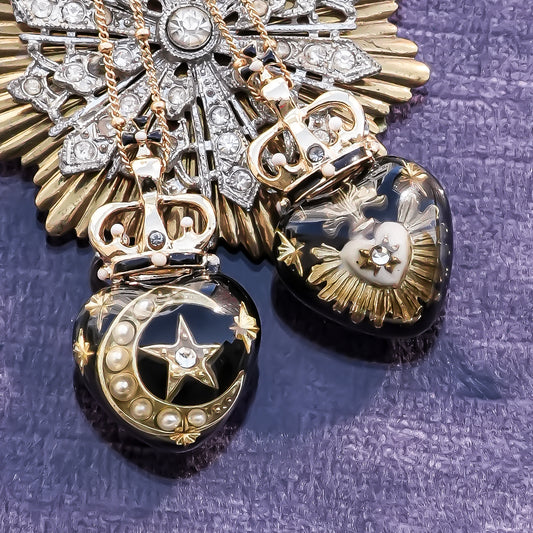 Royal sacred heart necklace - black × gold