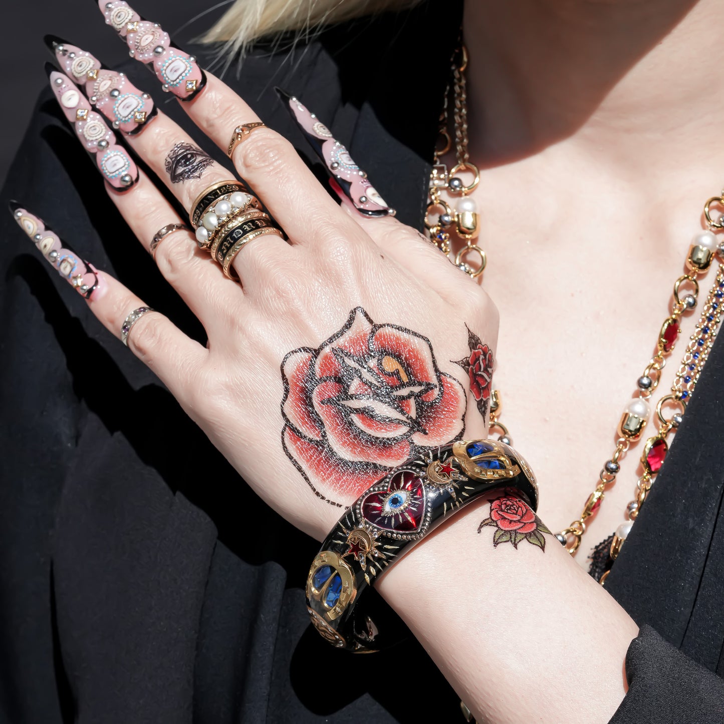 Heart of destiny bracelet with eye & horseshoe – Black×Red