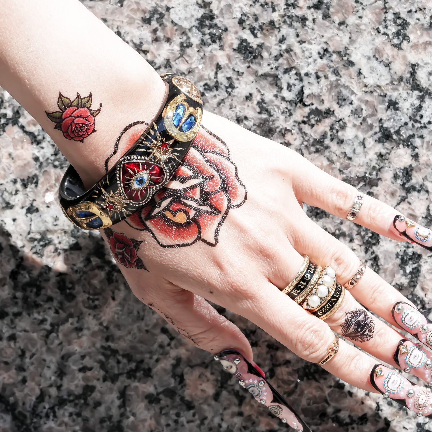 Heart of destiny bracelet with eye & horseshoe – Black×Red