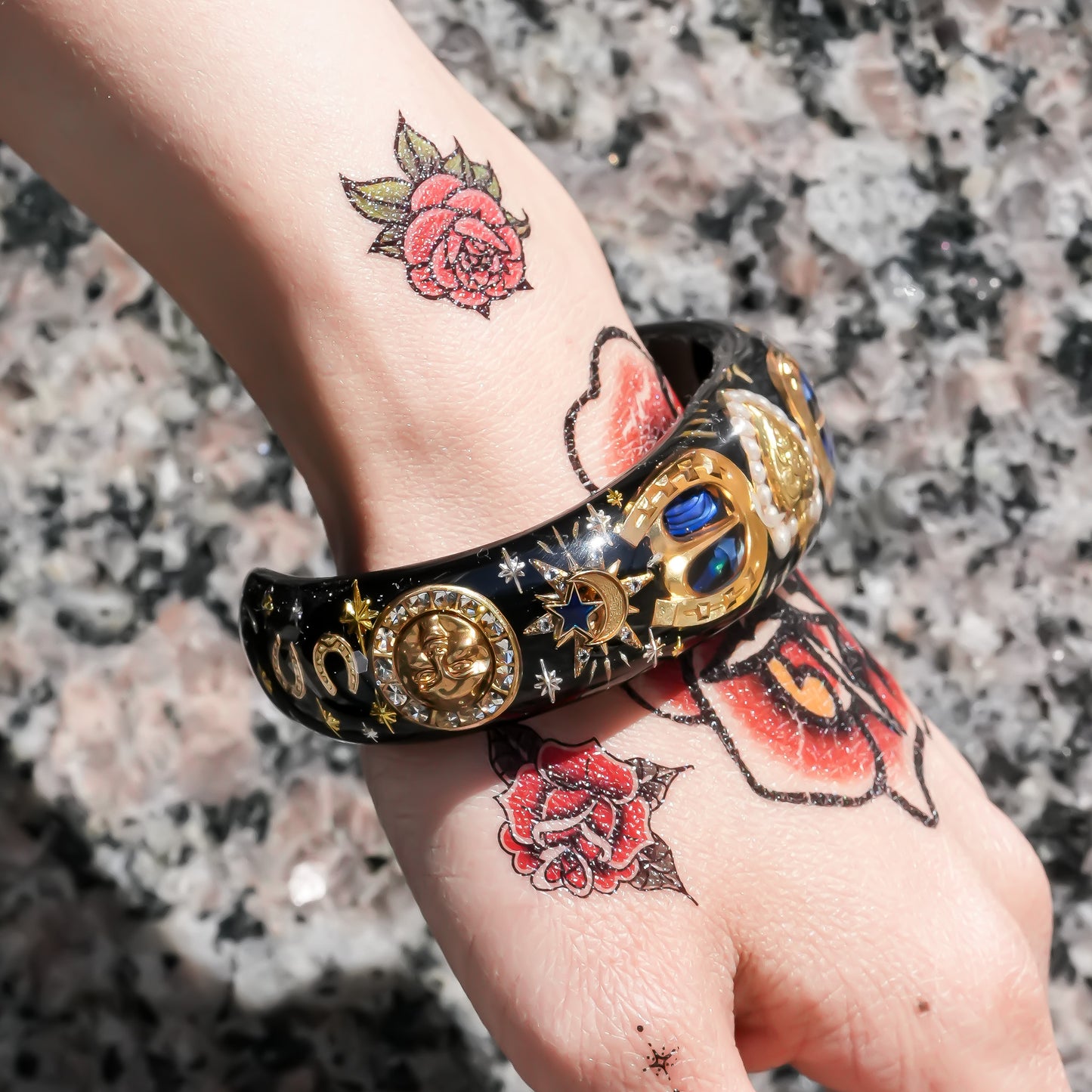 Golden heart & horseshoe bracelet – Black×Gold