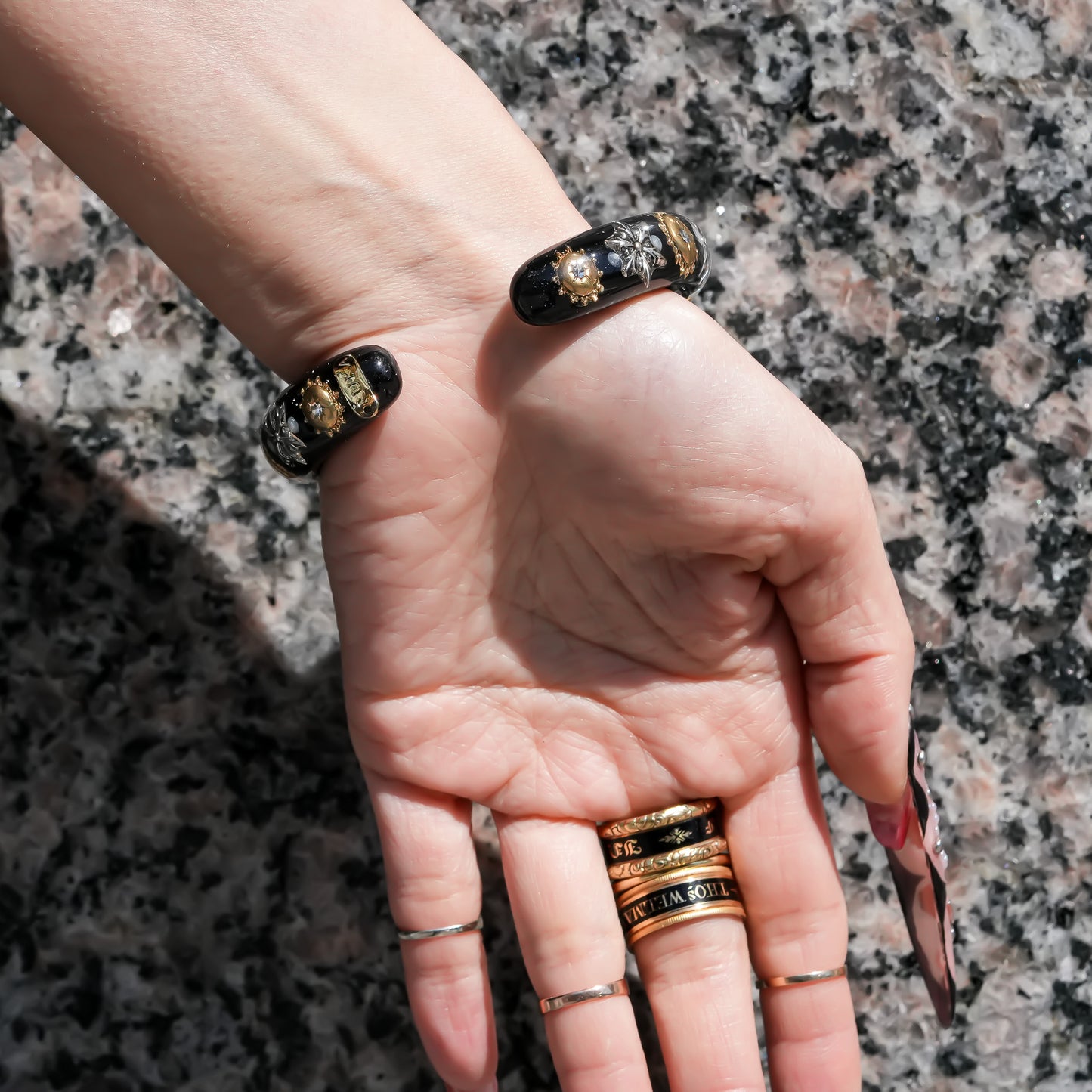 Sacred lion heart bracelet - black×Red