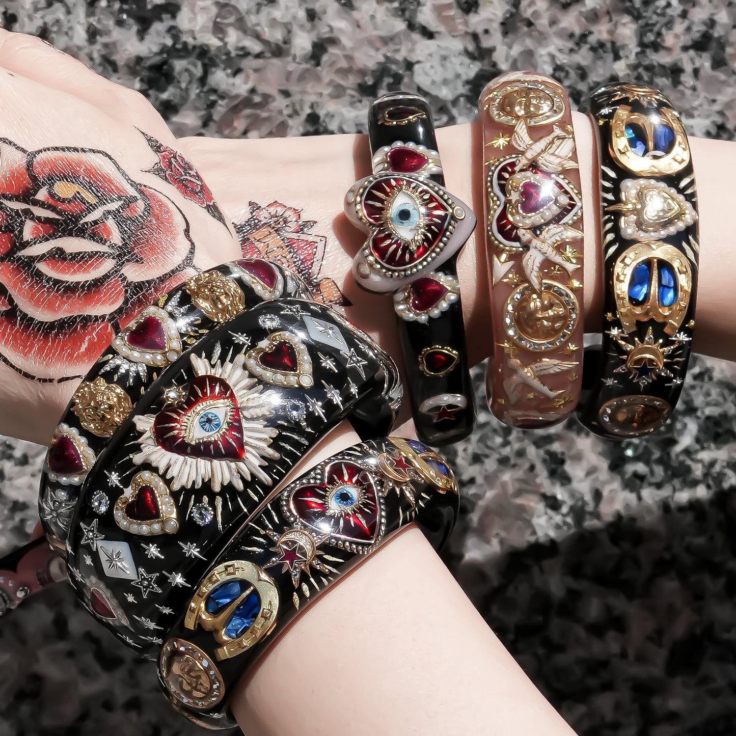 Heart of destiny bracelet with eye & horseshoe – Black×Red