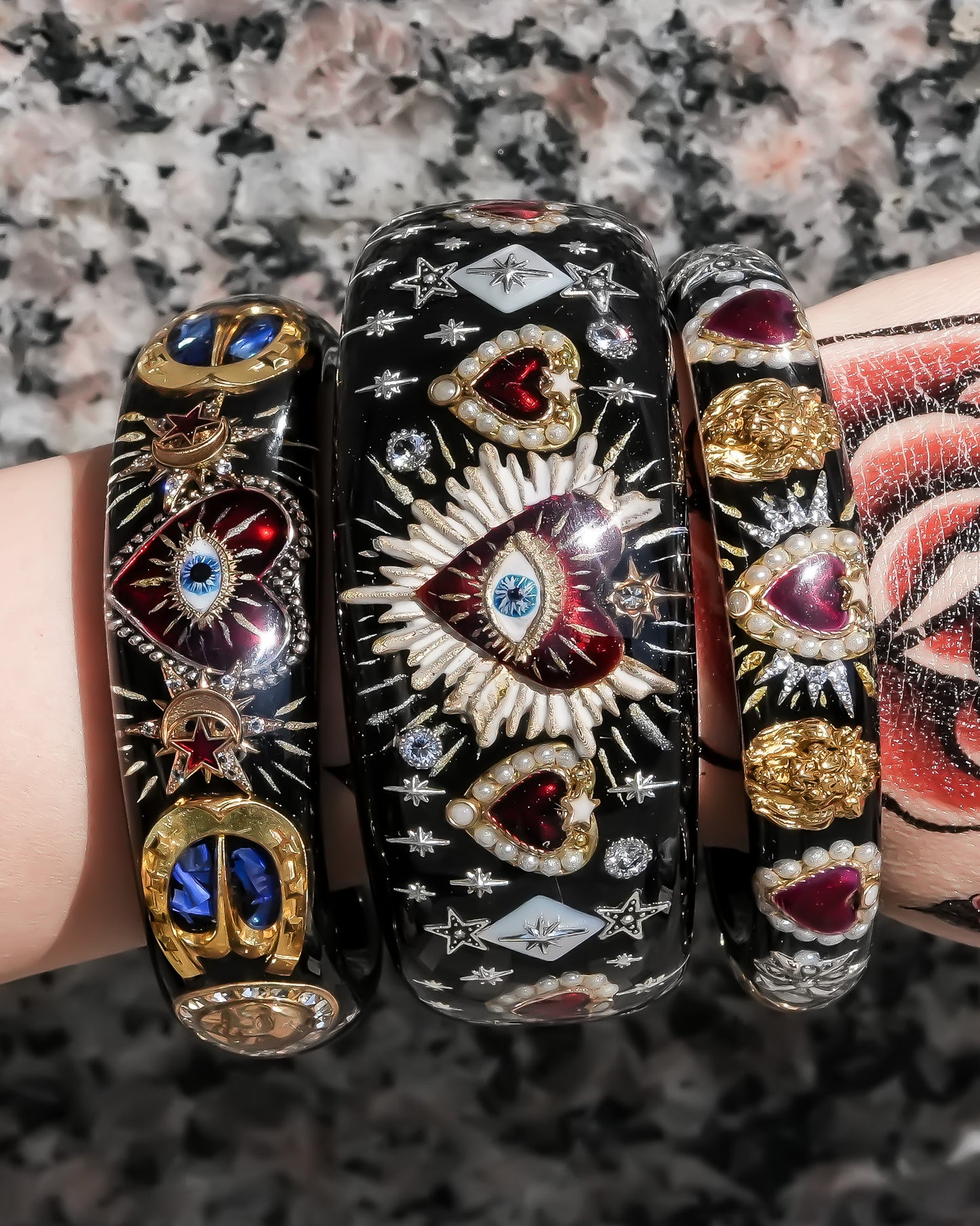 Heart of destiny bracelet with eye & horseshoe – Black×Red