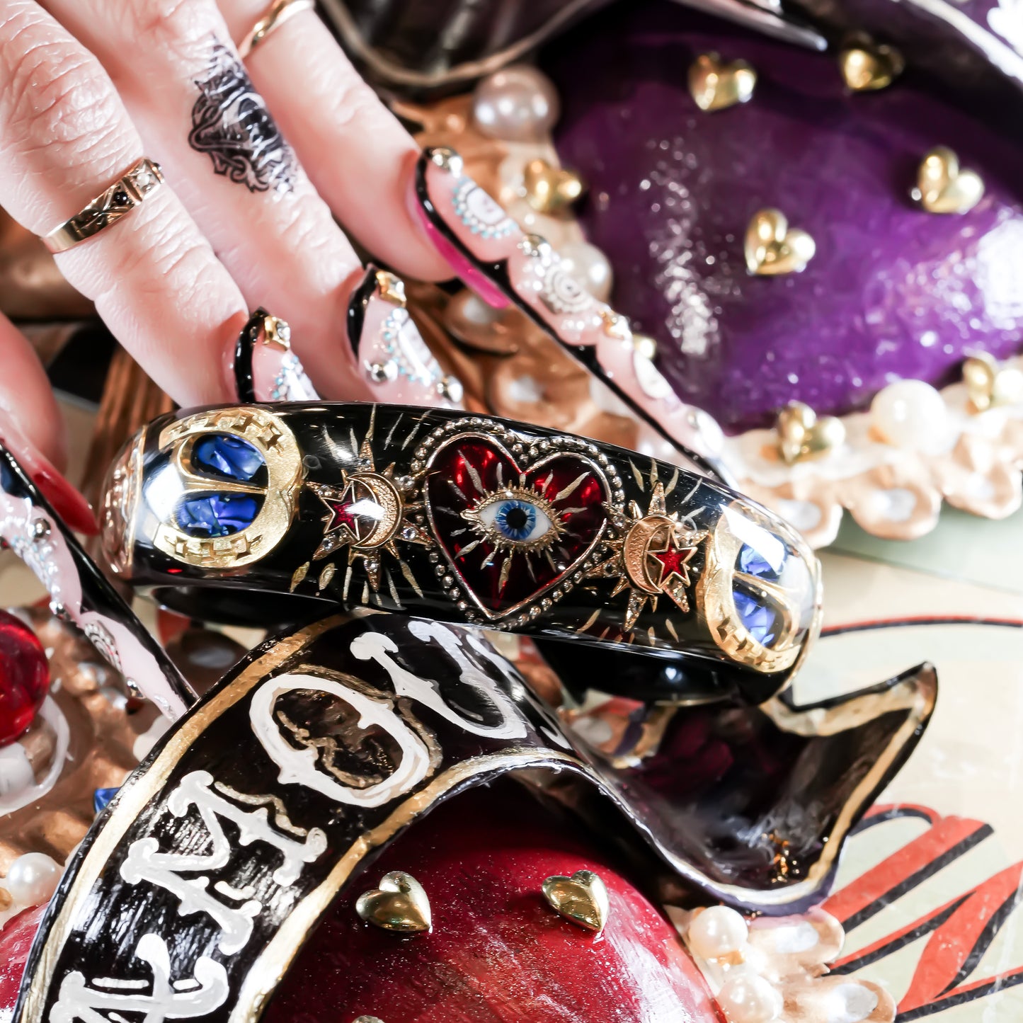 Heart of destiny bracelet with eye & horseshoe – Black×Red