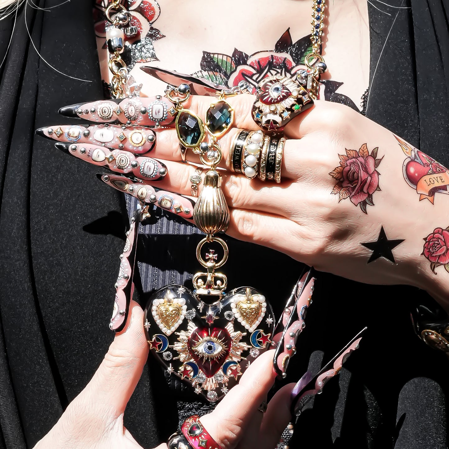 Sacred Heart Eye Necklace - Black × Red Majesty / Large