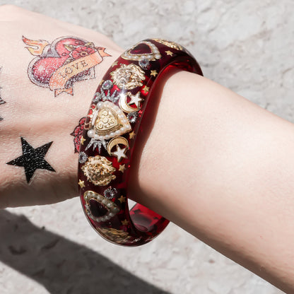 Crowned lion heart bracelet - red