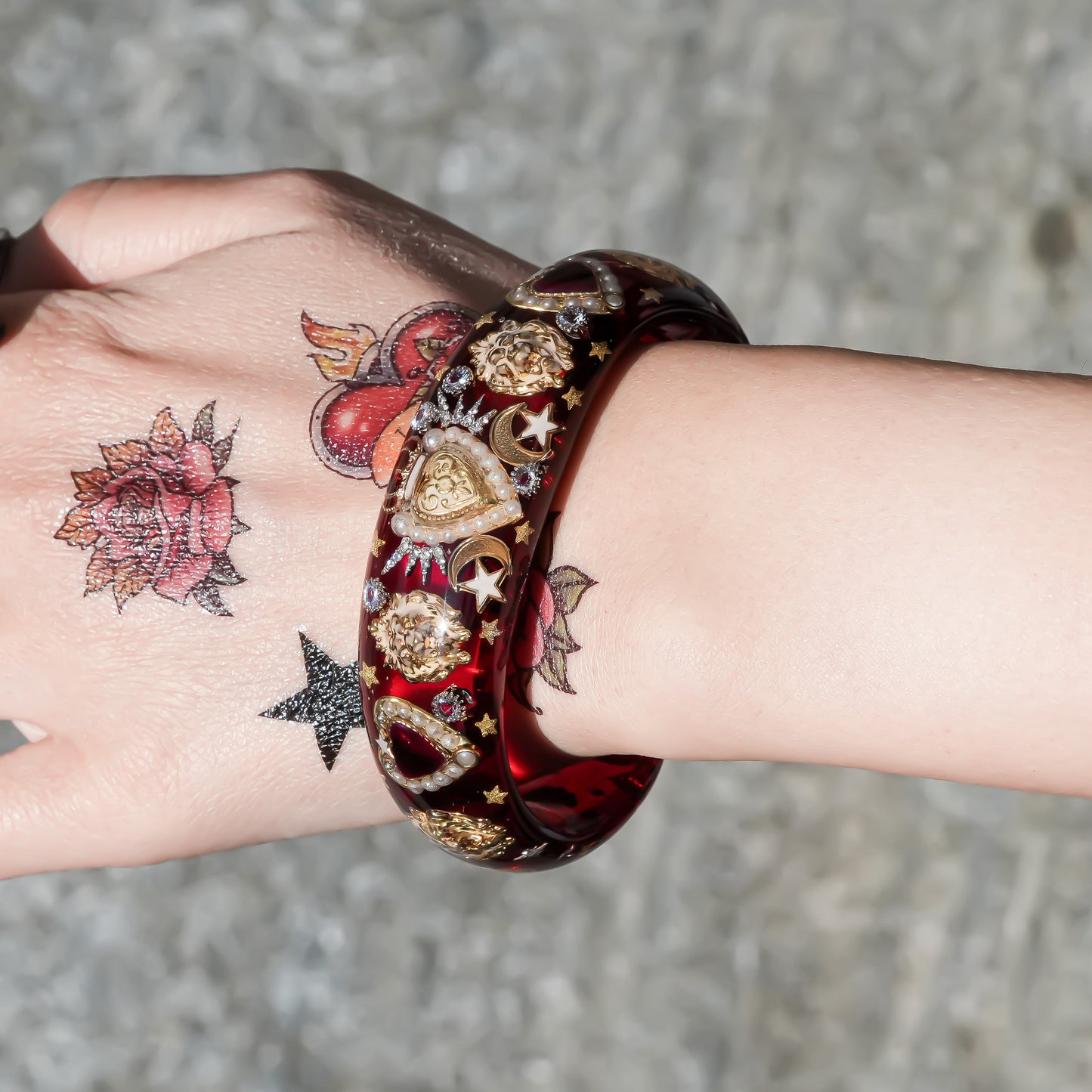 Crowned lion heart bracelet - red