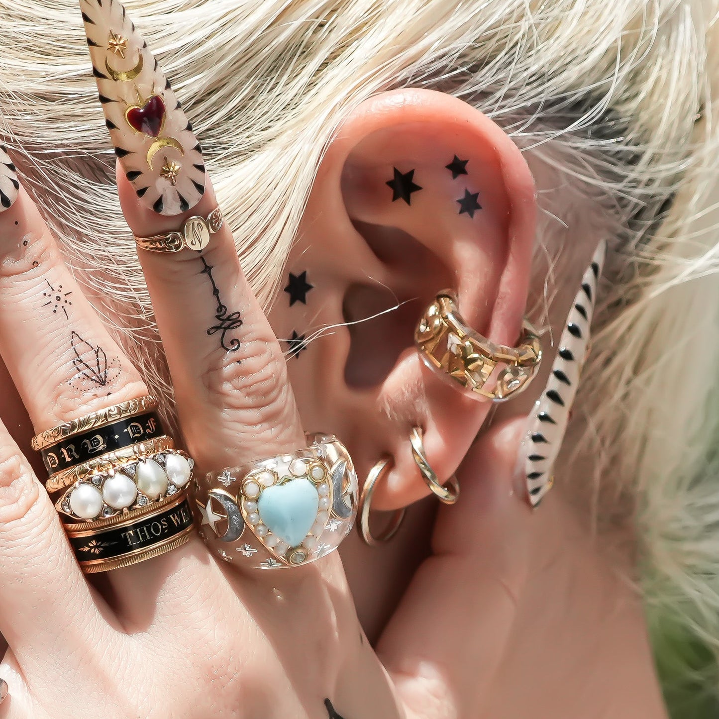 LOVE EARCUFF / ARROW HEART / GOLD