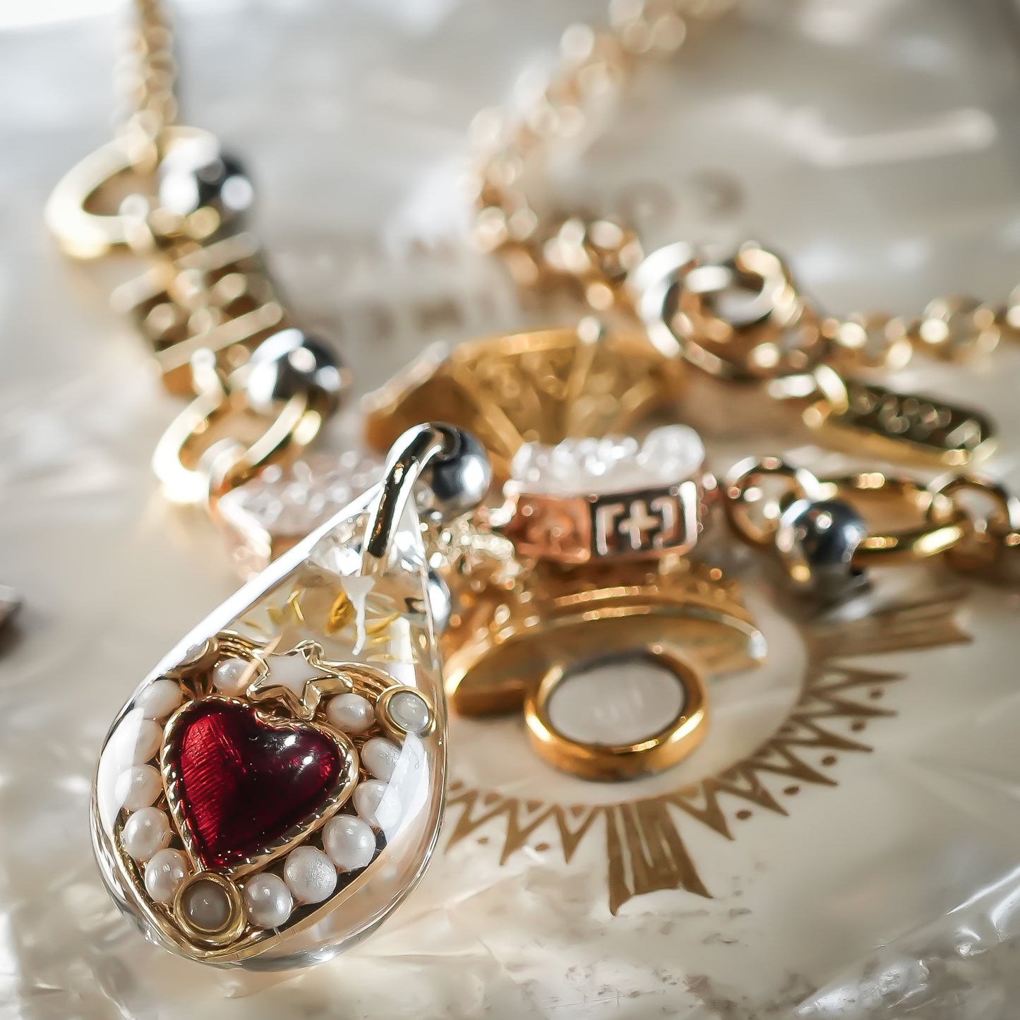 LOVE NECKLACE / DROP / CLEAR / RED