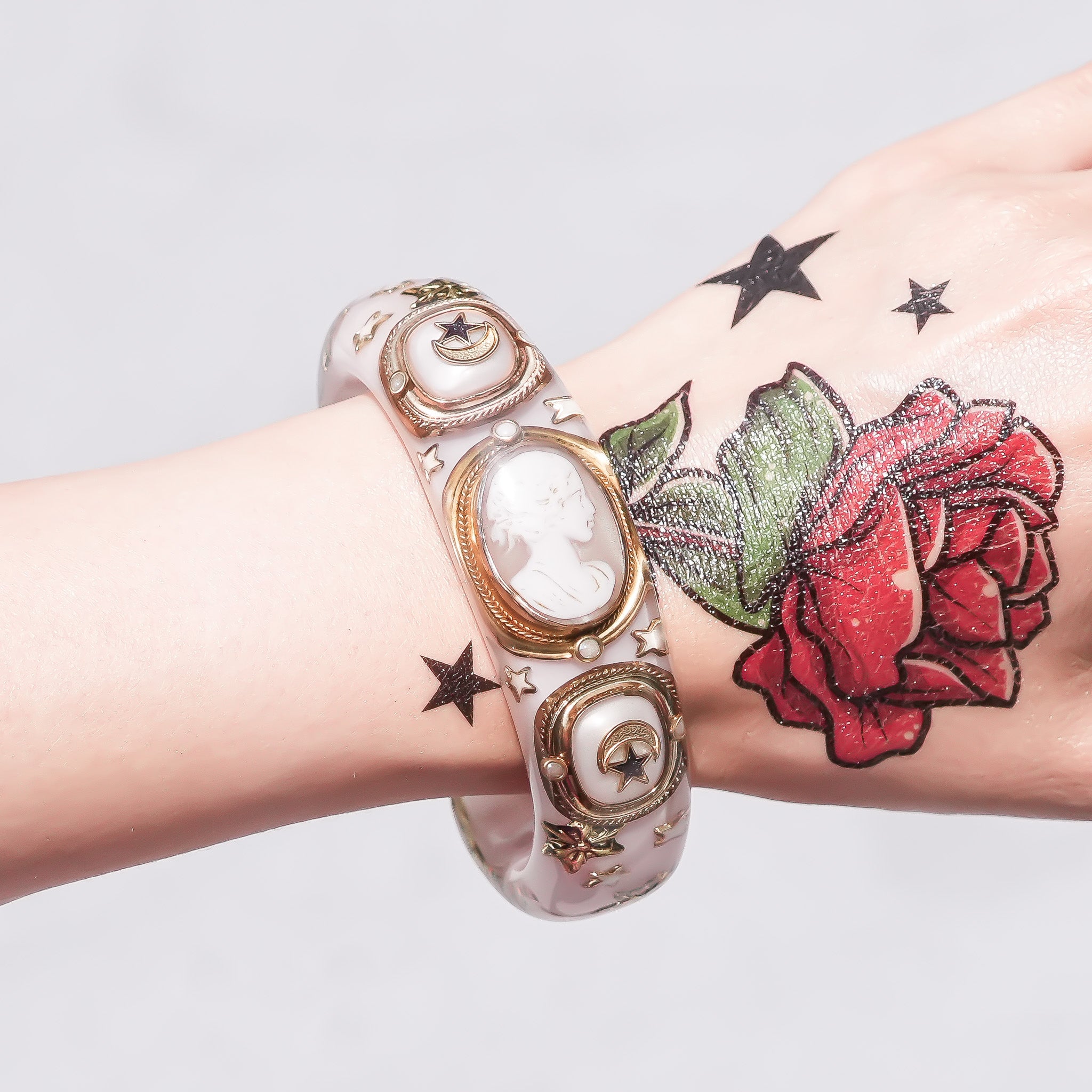 Ruka ルカ トゥモローランド【カメオ入り】バングル　アンティーク CAMEO BRACELET / STAR / SMOKY PINK – RUKA