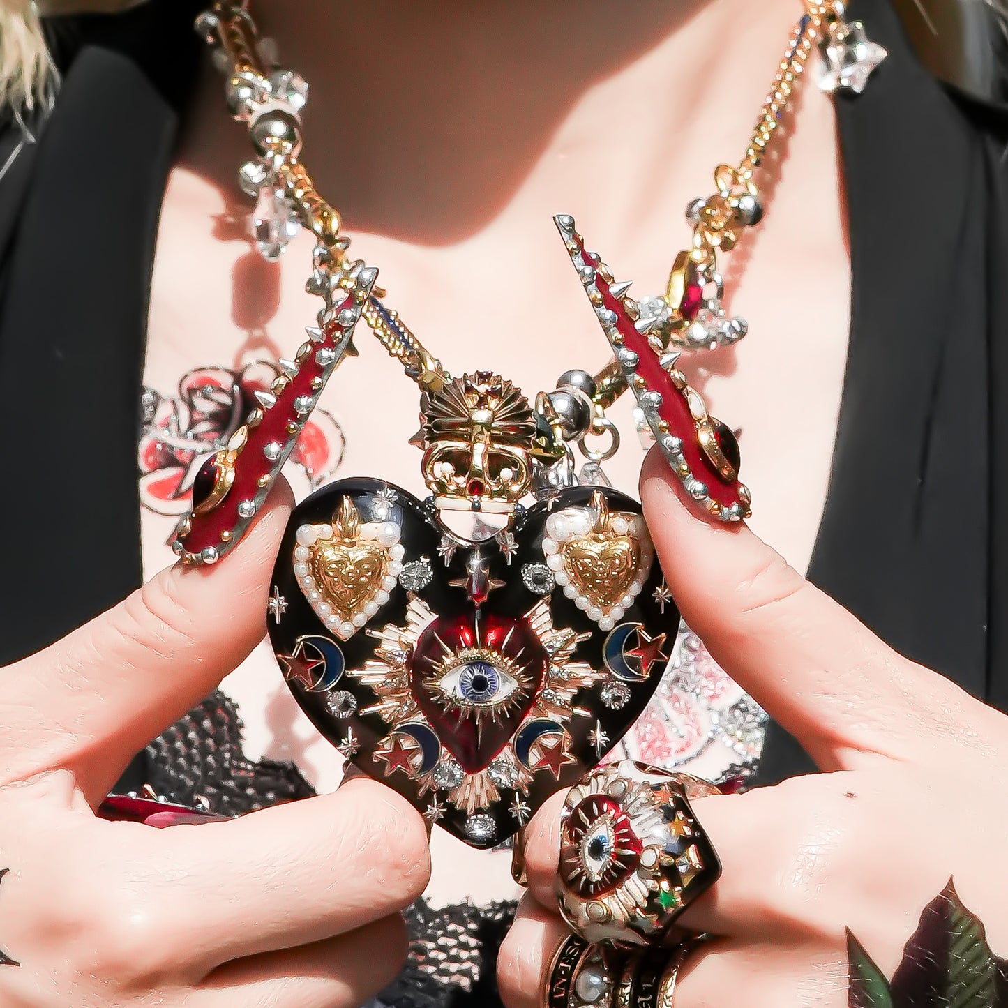 Sacred Heart Eye Necklace - Black × Red Majesty / Large
