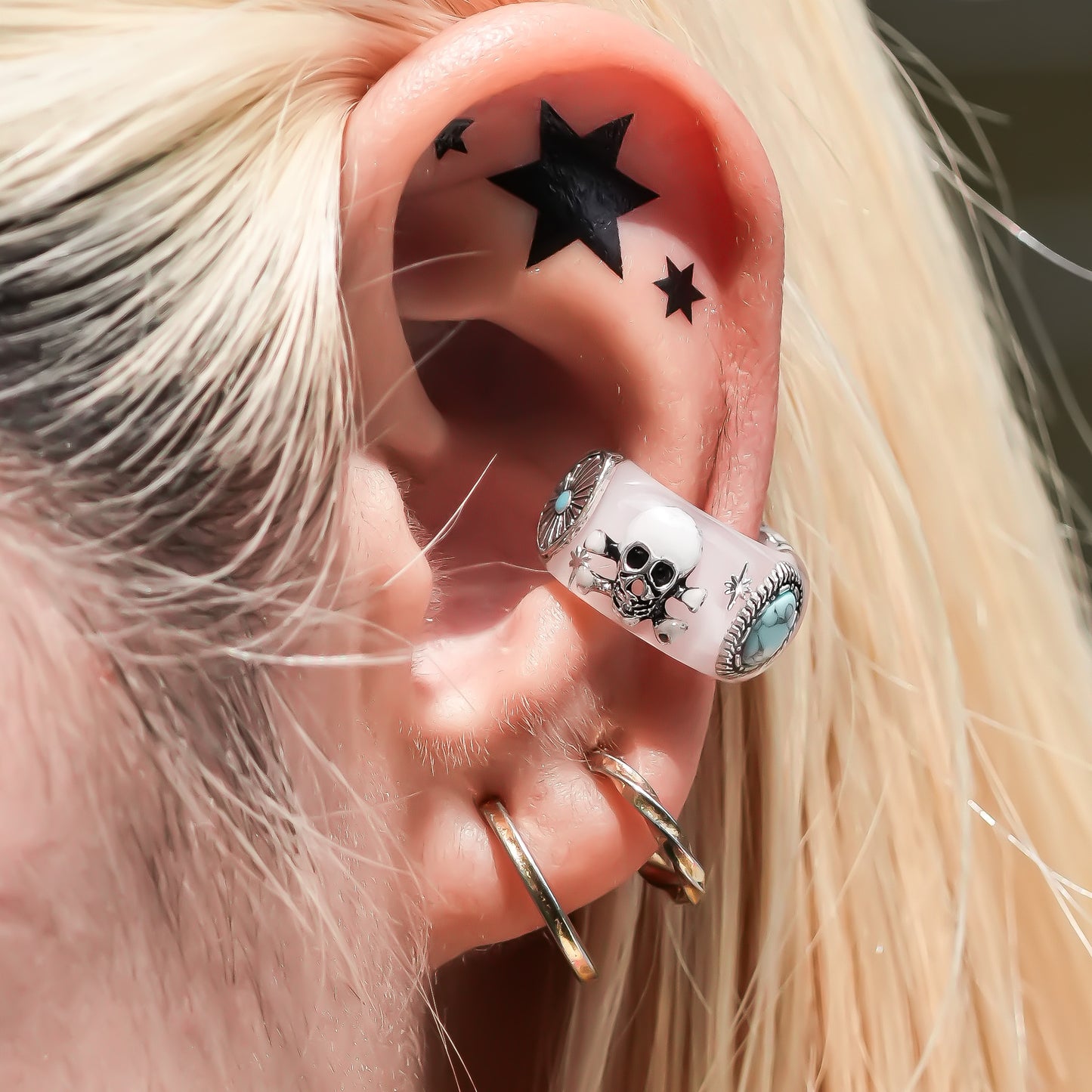 MEMENTO MORI EARCUFF / TURQUOISE / SMOKY WHITE