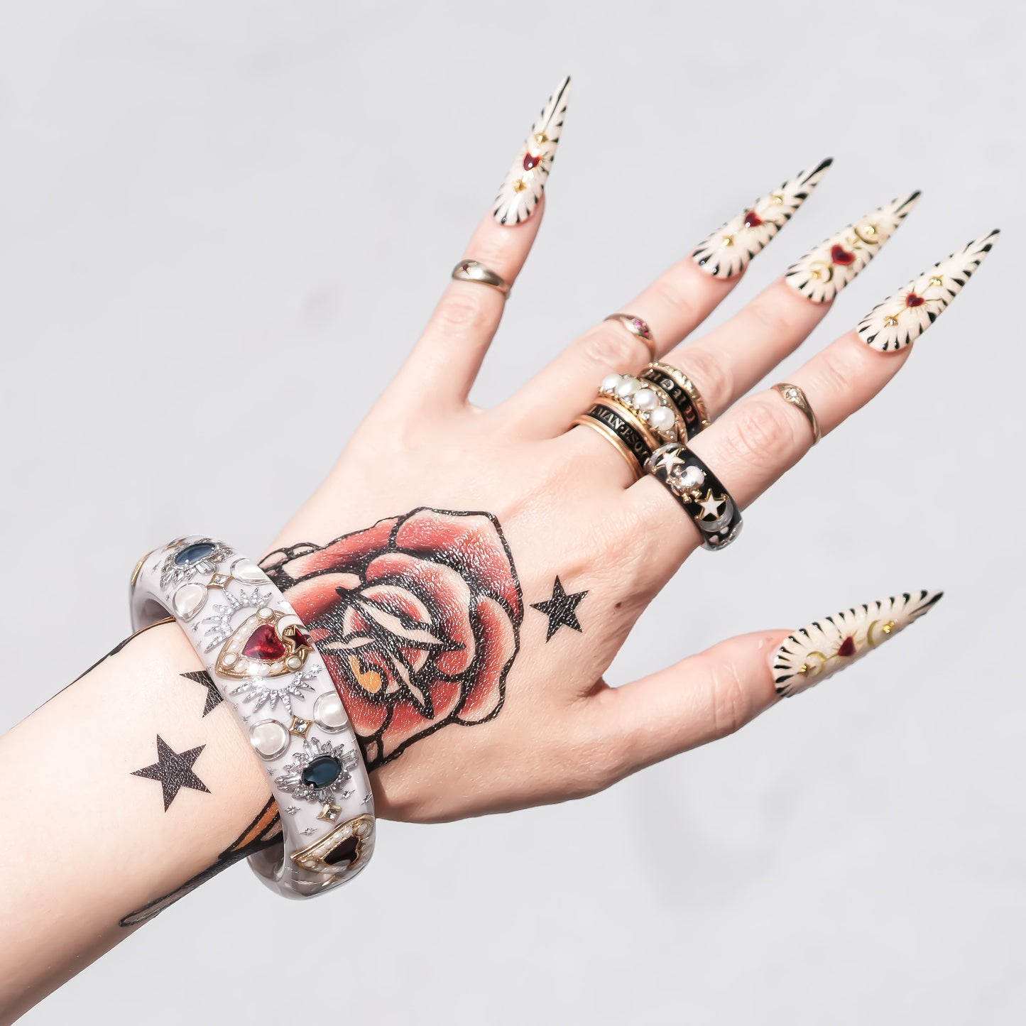 LOVE BRACELET / HEART / SMOKY GRAY