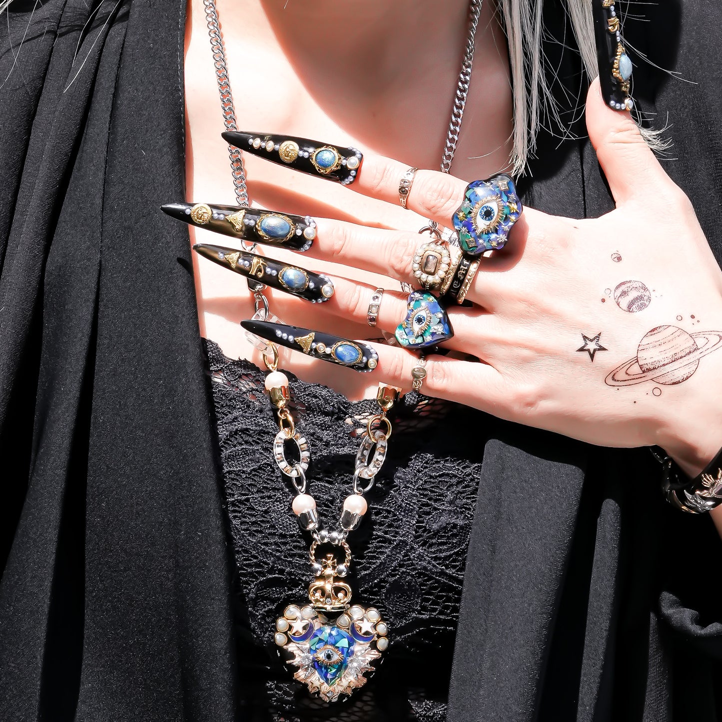 Blue omen heart eye necklace - blue green