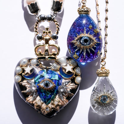 Blue omen heart eye necklace - blue green