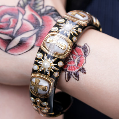 Sacred Cross Bracelet - Black × Pearl × Gold