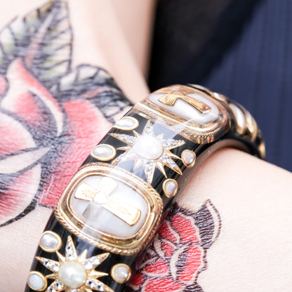 Sacred Cross Bracelet - Black × Pearl × Gold