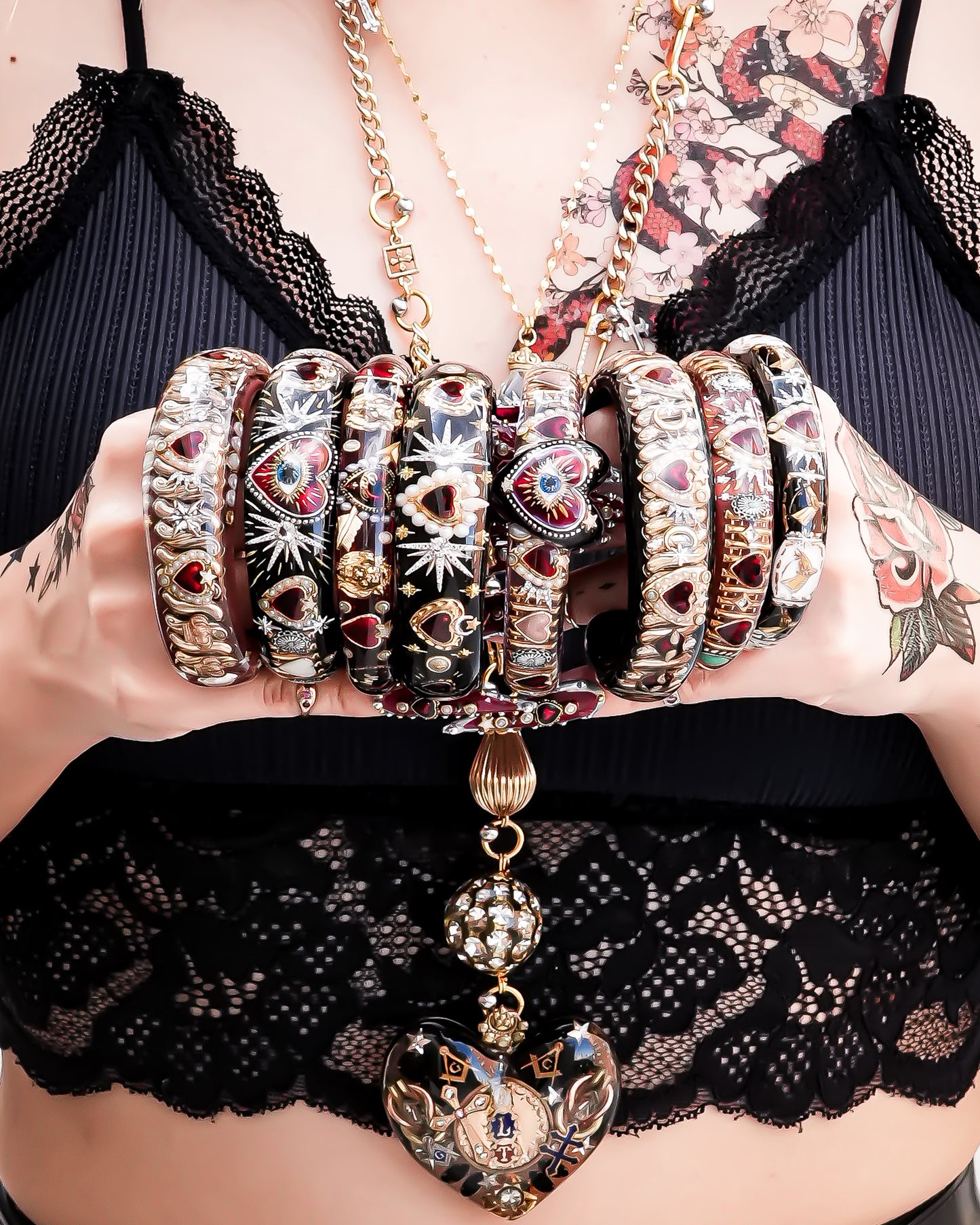 Royal Horse Heart Bangle – Jet Black