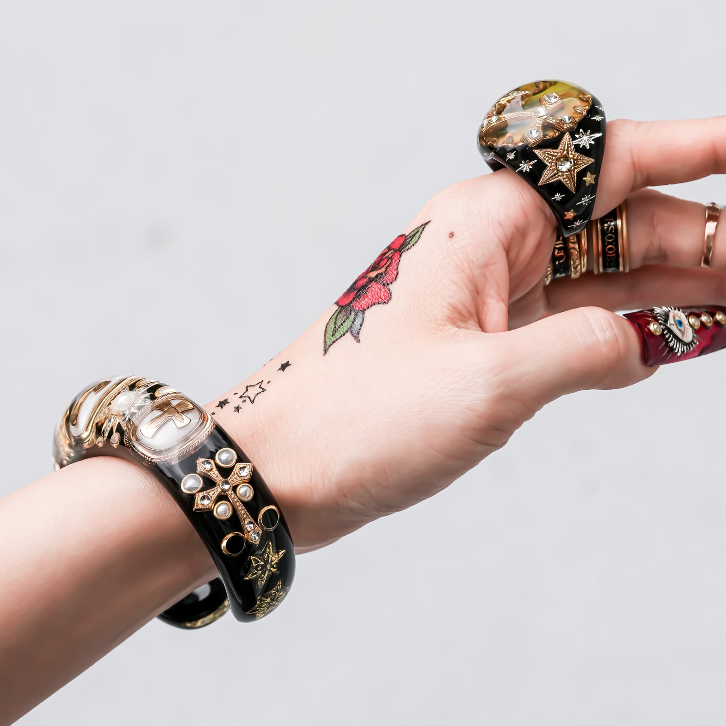 Sacred Cross Bracelet - Black × Pearl × Gold