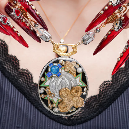 Antique Emblem Medallion Necklace - Black × Green