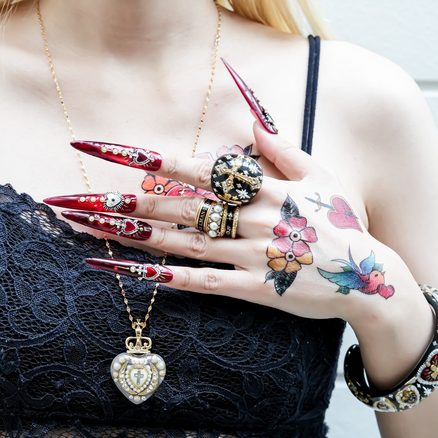 Crowned Sacred Heart Necklace - SmokyWhite × White
