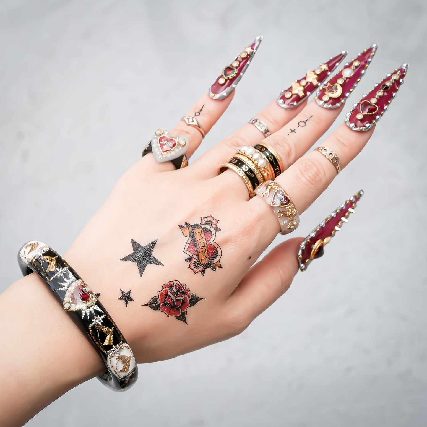 Royal Horse Heart Bangle – Jet Black