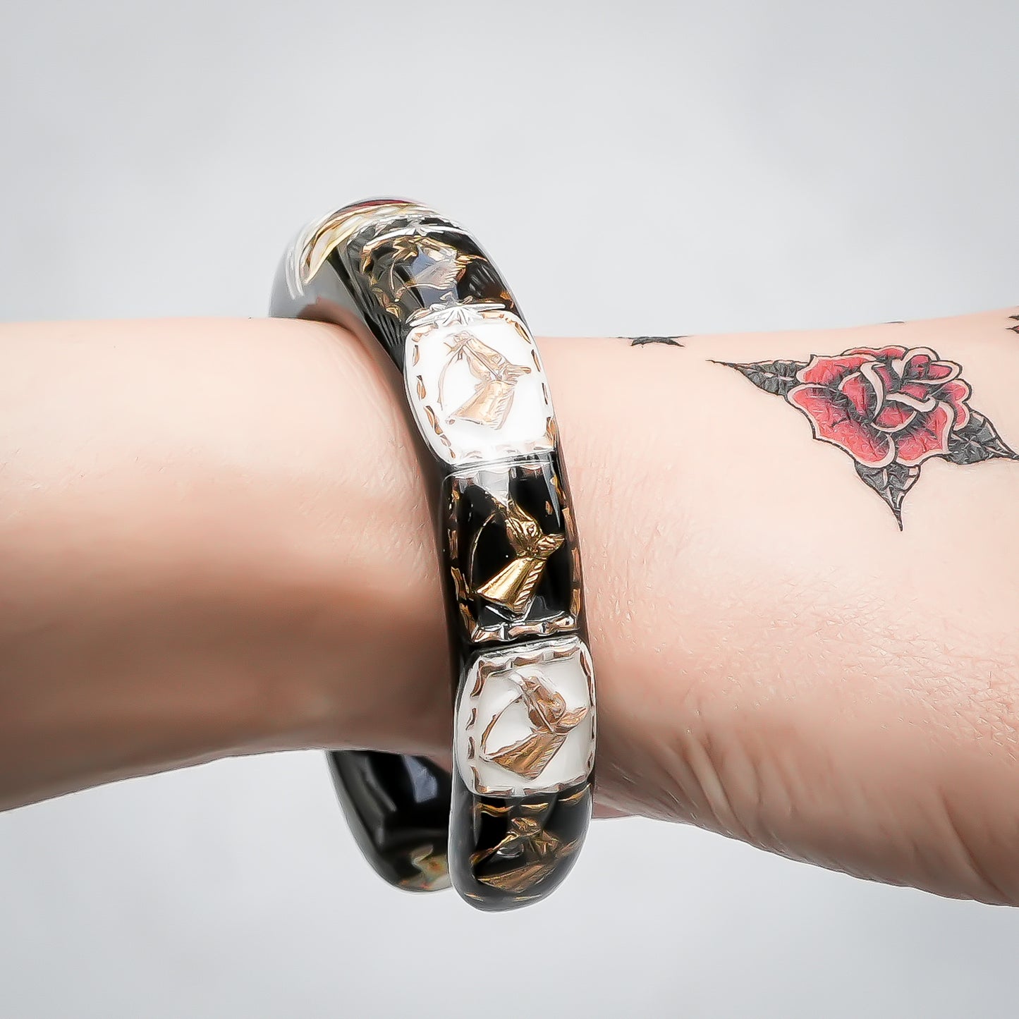 Royal Horse Heart Bangle – Jet Black