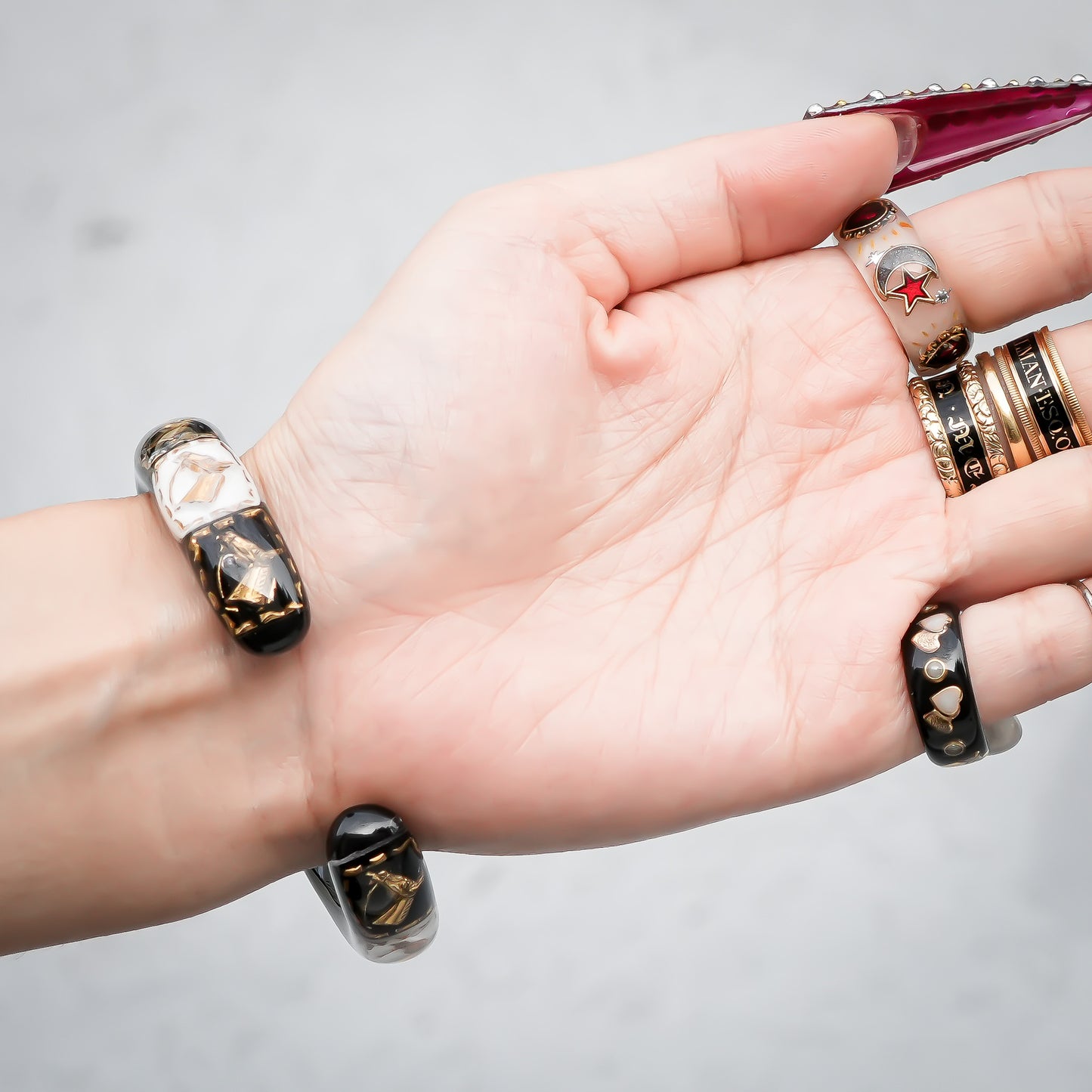 Royal Horse Heart Bangle – Jet Black