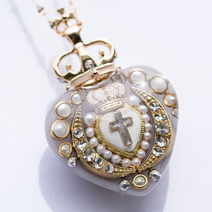 Crowned Sacred Heart Necklace - SmokyWhite × White