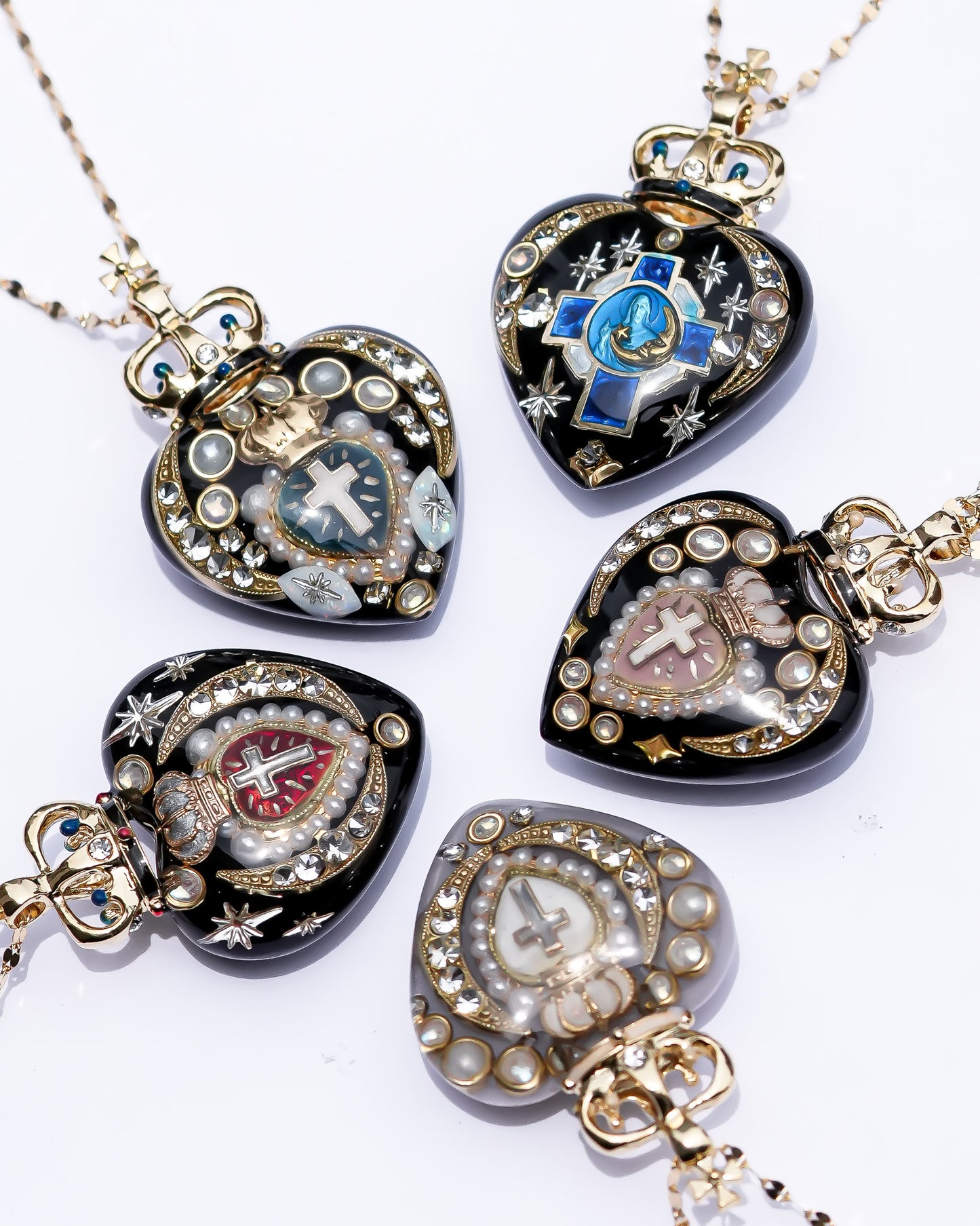 Crowned Sacred Heart Necklace - Black × Red