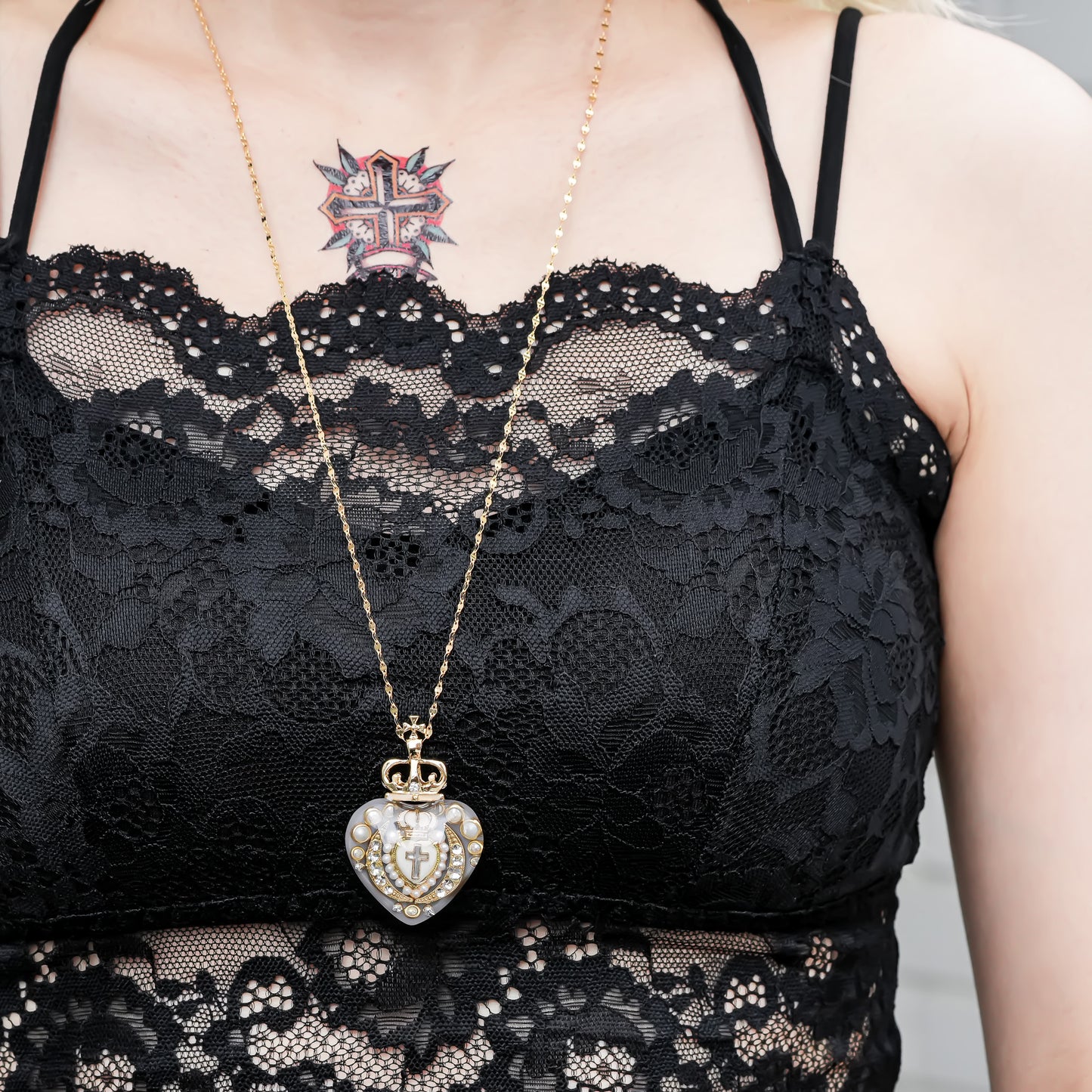 Crowned Sacred Heart Necklace - SmokyWhite × White