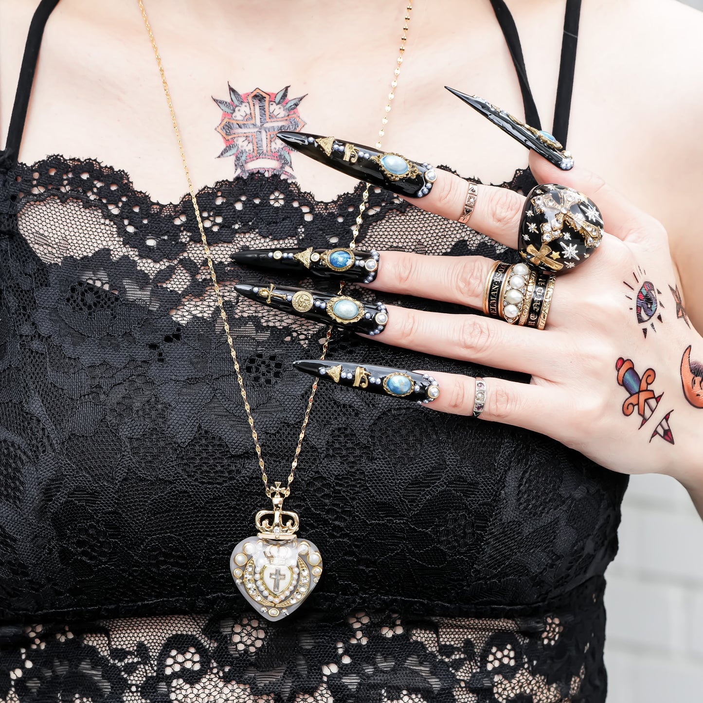 Crowned Sacred Heart Necklace - SmokyWhite × White