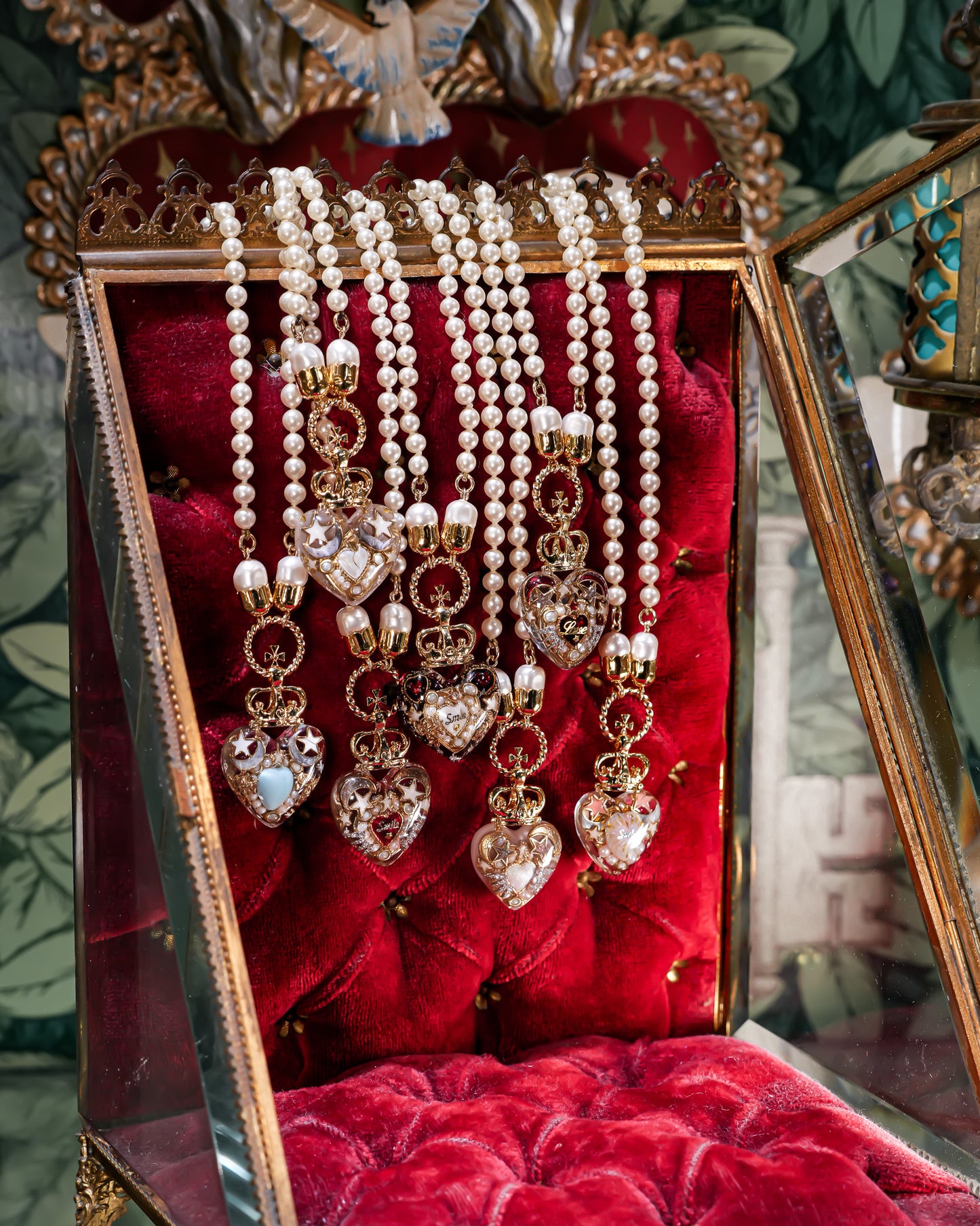 Crown Heart Majolica Pearl Necklace - Red2