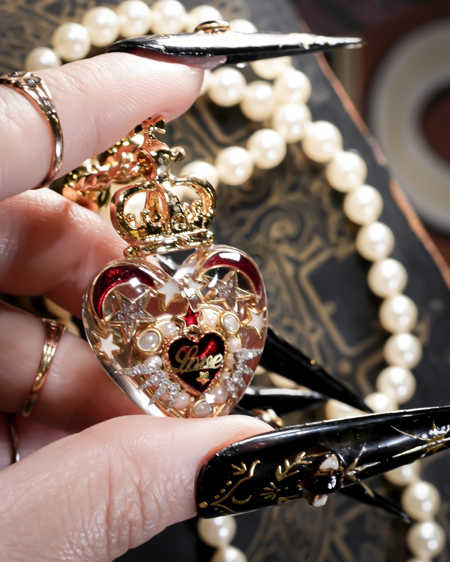 Crown Heart Majolica Pearl Necklace - Red3